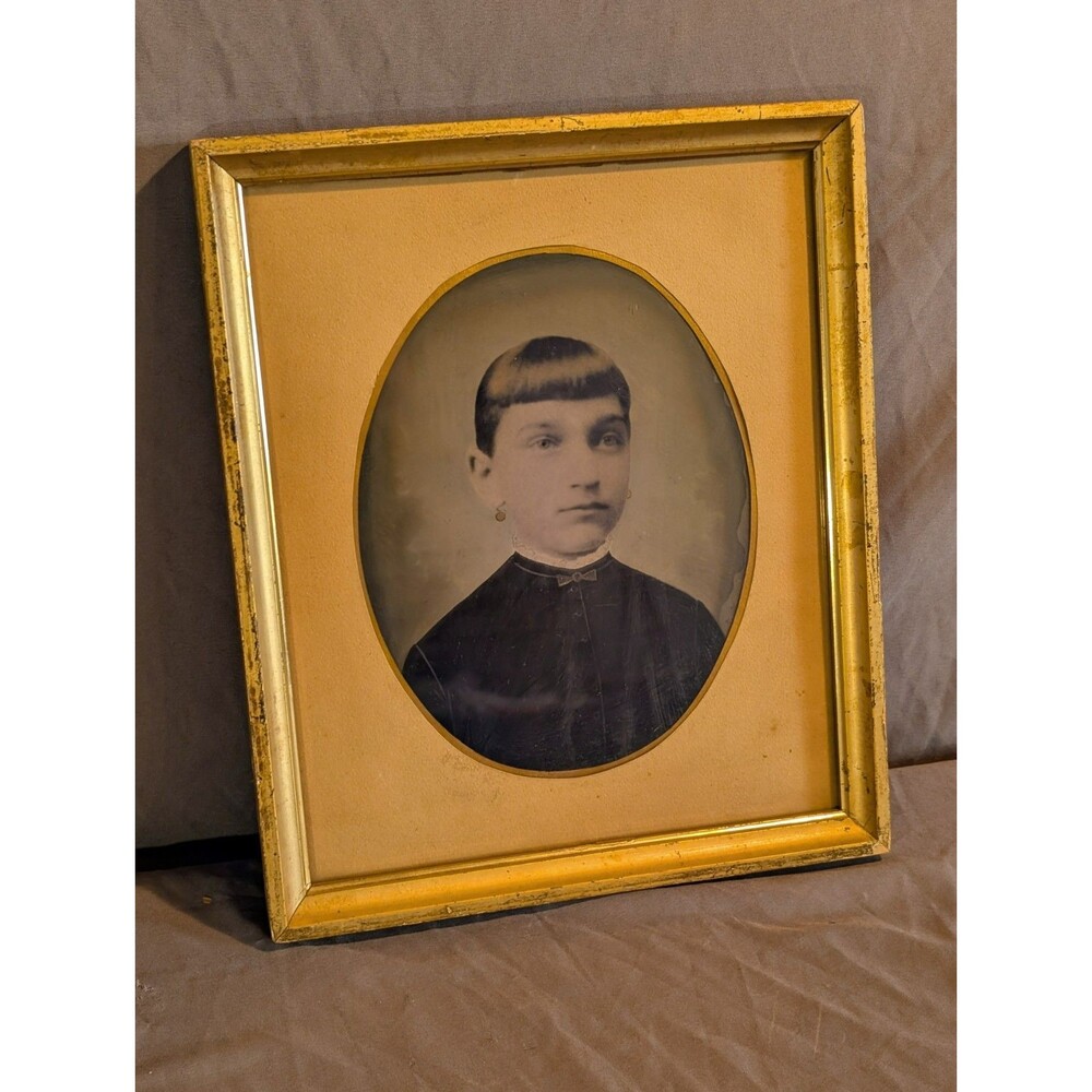 Antique North American Portrait Company Oval Framed Photo of Girl Portrait
